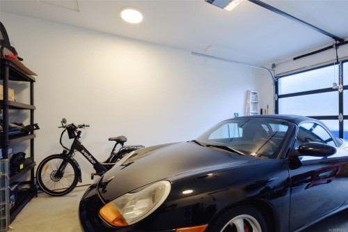 228 Golden Oaks Cres, Nanaimo, BC - Indoor Photo Showing Garage
