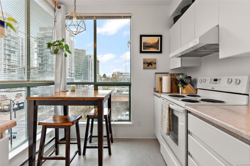 603-1010 View St, Victoria, BC - Indoor Photo Showing Kitchen