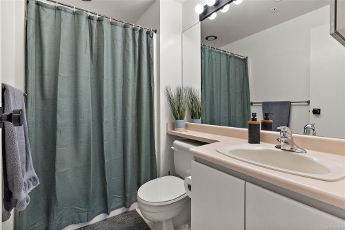 603-1010 View St, Victoria, BC - Indoor Photo Showing Bathroom