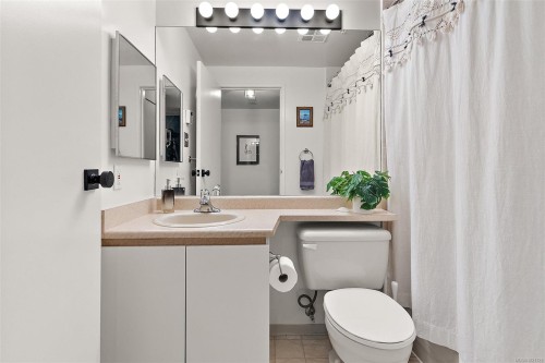 603-1010 View St, Victoria, BC - Indoor Photo Showing Bathroom