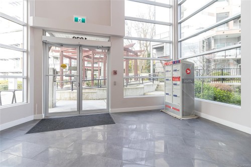 504-1020 Inverness Rd, Saanich, BC - Indoor Photo Showing Other Room