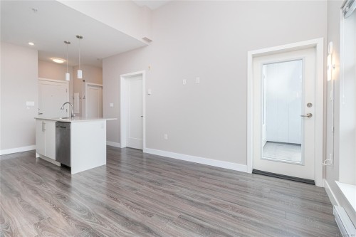504-1020 Inverness Rd, Saanich, BC - Indoor Photo Showing Living Room