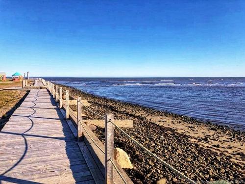 1736 Rue Châtillon, Maisonnette, NB 