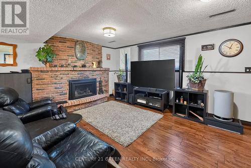 6186 Delta Drive, Niagara Falls, ON - Indoor Photo Showing Living Room With Fireplace