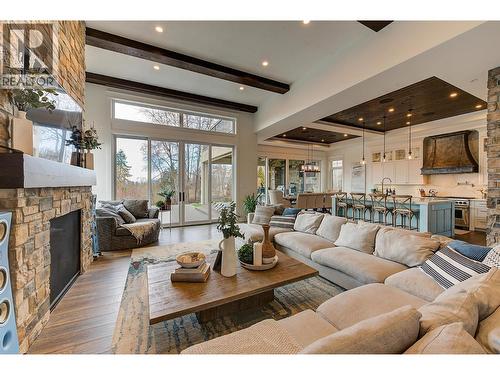 2950 Balldock Road, Kelowna, BC - Indoor Photo Showing Living Room With Fireplace
