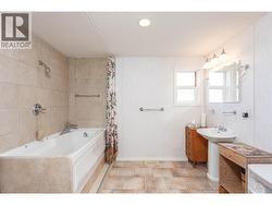 Large Bathroom - 