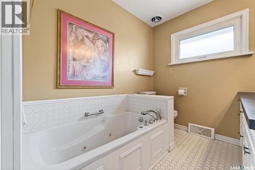 3102 Assiniboine Avenue, Regina, SK - Indoor Photo Showing Bathroom
