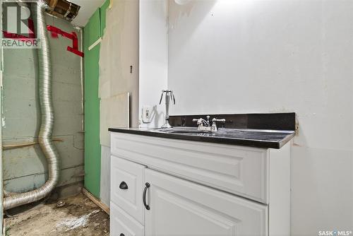 3102 Assiniboine Avenue, Regina, SK - Indoor Photo Showing Bathroom
