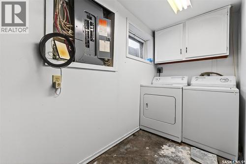 3102 Assiniboine Avenue, Regina, SK - Indoor Photo Showing Laundry Room