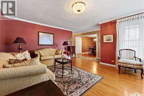 3102 Assiniboine Avenue, Regina, SK - Indoor Photo Showing Living Room