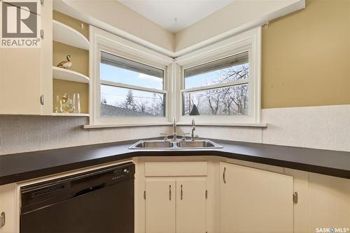 3102 Assiniboine Avenue, Regina, SK - Indoor Photo Showing Kitchen With Double Sink