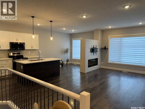 21 103 Pohorecky Crescent, Saskatoon, SK - Indoor Photo Showing Kitchen With Double Sink