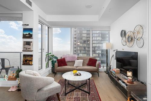 Salon - 2706-1188 Rue St-Antoine O., Montréal (Ville-Marie), QC - Indoor Photo Showing Living Room