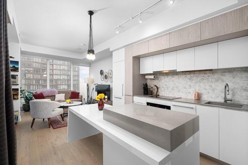 Cuisine - 2706-1188 Rue St-Antoine O., Montréal (Ville-Marie), QC - Indoor Photo Showing Kitchen