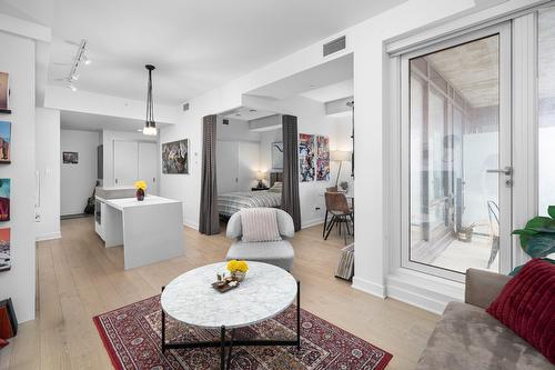 Vue d'ensemble - 2706-1188 Rue St-Antoine O., Montréal (Ville-Marie), QC - Indoor Photo Showing Living Room