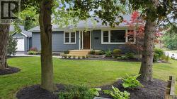 Beautifully Updated Bungalow on a 0.22 Acre Lot! - 