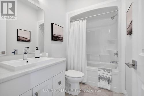8 Hartland Circle, St. Thomas, ON - Indoor Photo Showing Bathroom