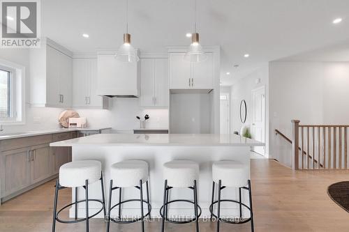 8 Hartland Circle, St. Thomas, ON - Indoor Photo Showing Kitchen With Upgraded Kitchen