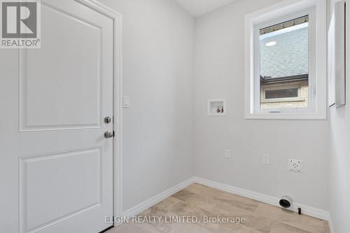 8 Hartland Circle, St. Thomas, ON - Indoor Photo Showing Other Room