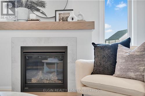 8 Hartland Circle, St. Thomas, ON - Indoor Photo Showing Living Room With Fireplace