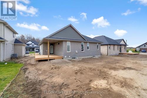 8 Hartland Circle, St. Thomas, ON - Outdoor