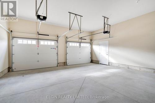 8 Hartland Circle, St. Thomas, ON - Indoor Photo Showing Garage
