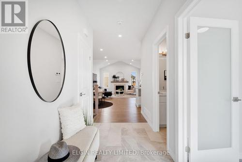 8 Hartland Circle, St. Thomas, ON - Indoor Photo Showing Other Room