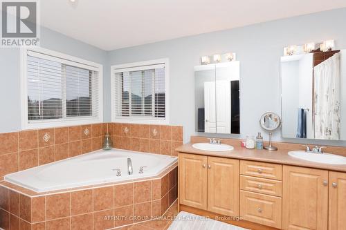 8 Horton Place, Kawartha Lakes (Lindsay), ON - Indoor Photo Showing Bathroom