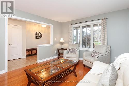 8 Horton Place, Kawartha Lakes (Lindsay), ON - Indoor Photo Showing Living Room