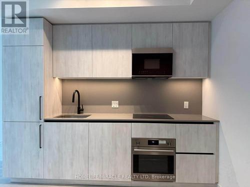 324 - 35 Parliament Street, Toronto, ON - Indoor Photo Showing Kitchen