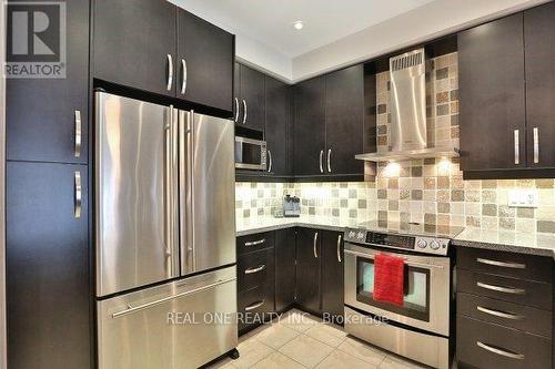 2412 Presquile Drive, Oakville, ON - Indoor Photo Showing Kitchen With Upgraded Kitchen
