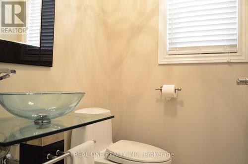 2412 Presquile Drive, Oakville, ON - Indoor Photo Showing Bathroom