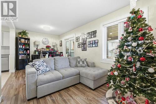 48 Alderson Drive, Cambridge, ON - Indoor Photo Showing Living Room