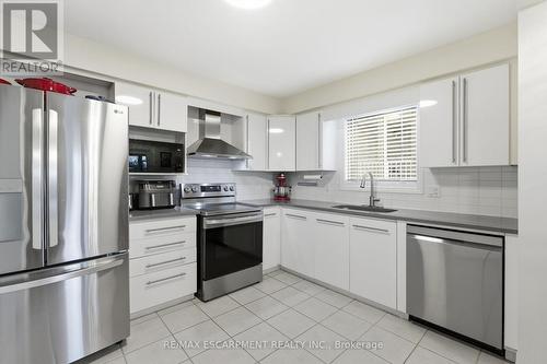 48 Alderson Drive, Cambridge, ON - Indoor Photo Showing Kitchen With Stainless Steel Kitchen