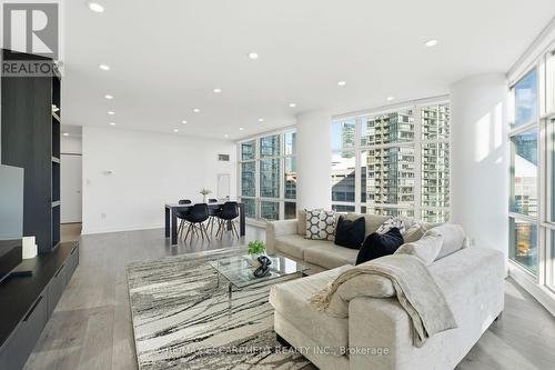 1109 - 35 Mariner Terrace, Toronto, ON - Indoor Photo Showing Living Room