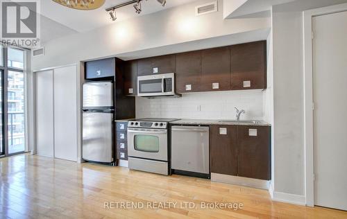 1010 - 33 Charles Street E, Toronto, ON - Indoor Photo Showing Kitchen