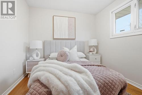 131 Nash Road N, Hamilton, ON - Indoor Photo Showing Bedroom