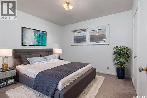 280 Athabasca Street E, Moose Jaw, SK - Indoor Photo Showing Bedroom