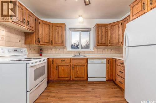 280 Athabasca Street E, Moose Jaw, SK - Indoor Photo Showing Kitchen