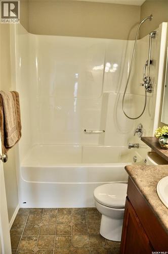 115 928 Heritage View, Saskatoon, SK - Indoor Photo Showing Bathroom