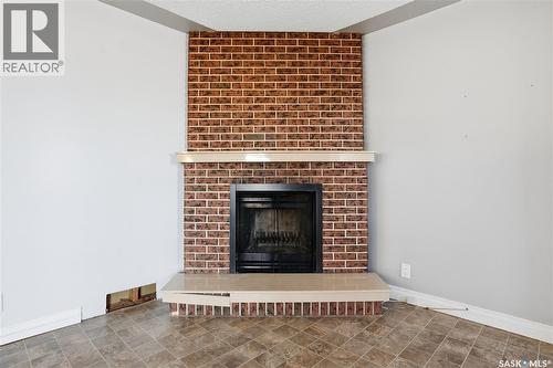 918 Garnet Street, Regina, SK - Indoor With Fireplace