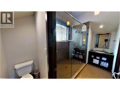 700 Bighorn Boulevard Unit# 735 M1, Radium Hot Springs, BC - Indoor Photo Showing Bathroom