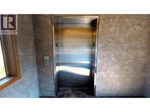 700 Bighorn Boulevard Unit# 735 M1, Radium Hot Springs, BC - Indoor Photo Showing Other Room