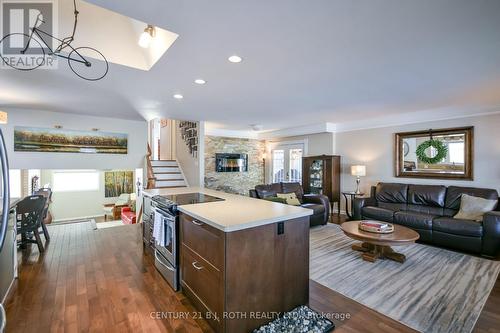 Hardwood, skylights, power on island - 3 Marwendy Drive, Barrie, ON - Indoor