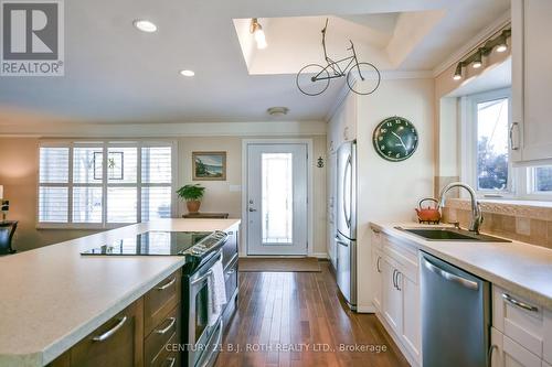 3 Marwendy Drive, Barrie, ON - Indoor Photo Showing Kitchen With Upgraded Kitchen
