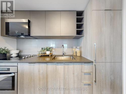 3605 - 2033 Kennedy Road, Toronto, ON - Indoor Photo Showing Kitchen