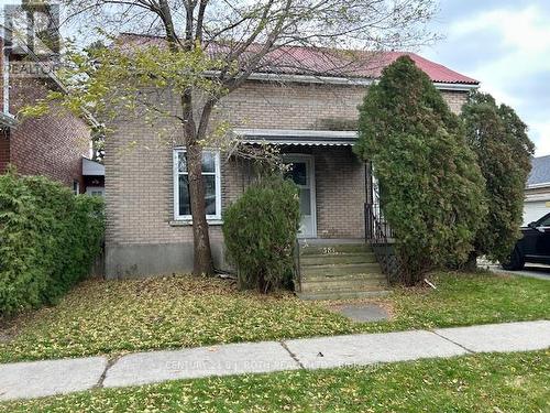 381 PINE AVENUE  Oshawa, ON L1J 2H7