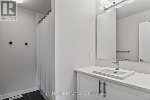 2005 Postilion Street, Ottawa, ON - Indoor Photo Showing Bathroom