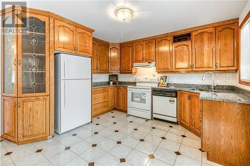 371 Moonrock Avenue, Sudbury, ON - Indoor Photo Showing Kitchen With Double Sink