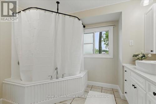 348 Old Stone Road, Waterloo, ON - Indoor Photo Showing Bathroom